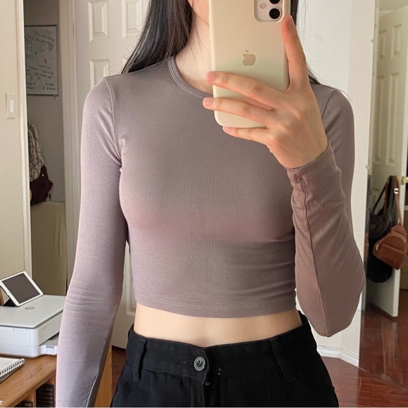 Aritzia | Sunday Best Ribbed Long Sleeve Tee - Picture 2 of 7